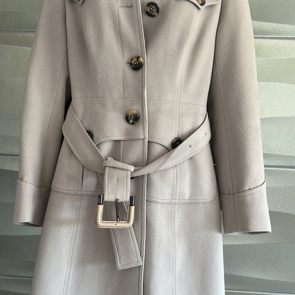 Burberry Dove Gray Coat with Many Detail gorgeous color and style. - Picture 4 of 14